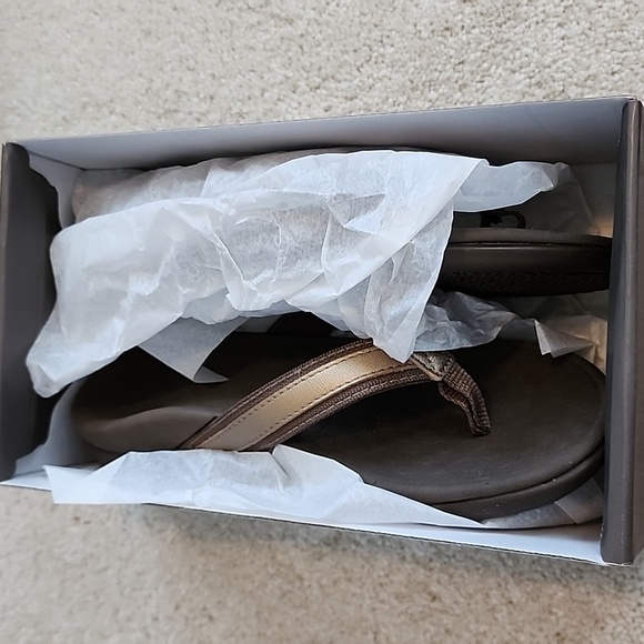 New in Box Vionic Tide II Bronze Metallic Sandals Size 7 - Picture 5 of 5